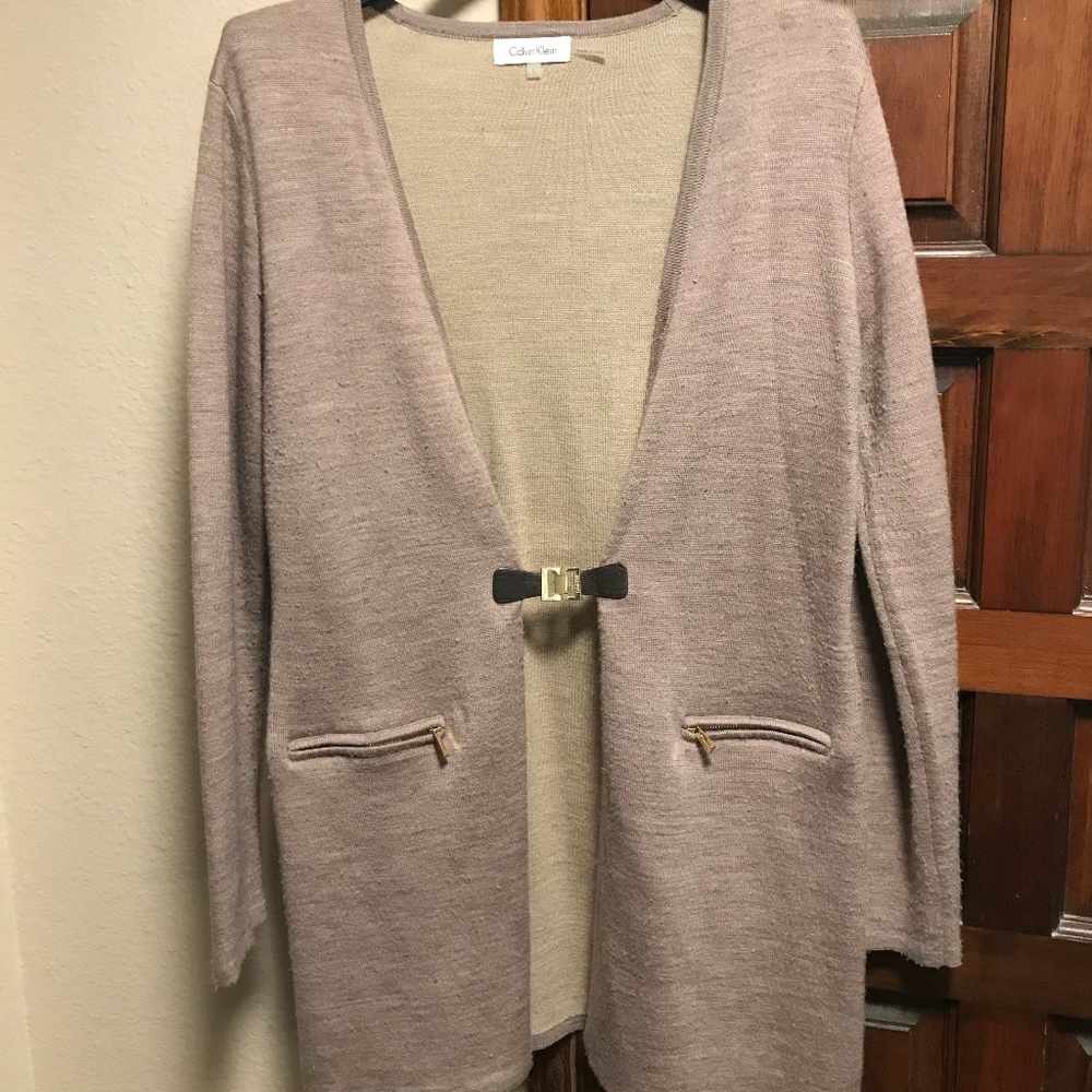 Comfy Cardigan with Cute Clasp & Zippered Pockets